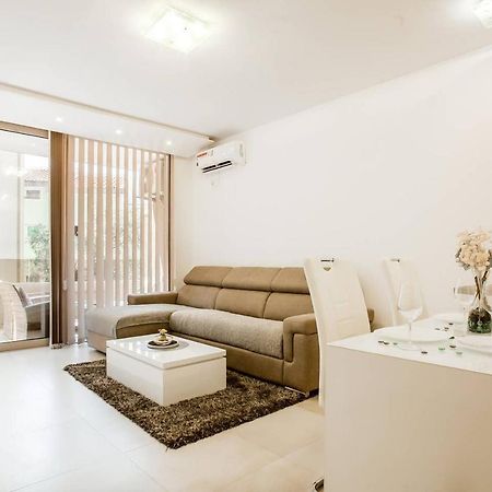Lux Apartment Teodora Rafailovici Ngoại thất bức ảnh