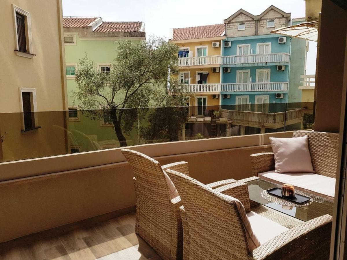 Lux Apartment Teodora Rafailovici Ngoại thất bức ảnh