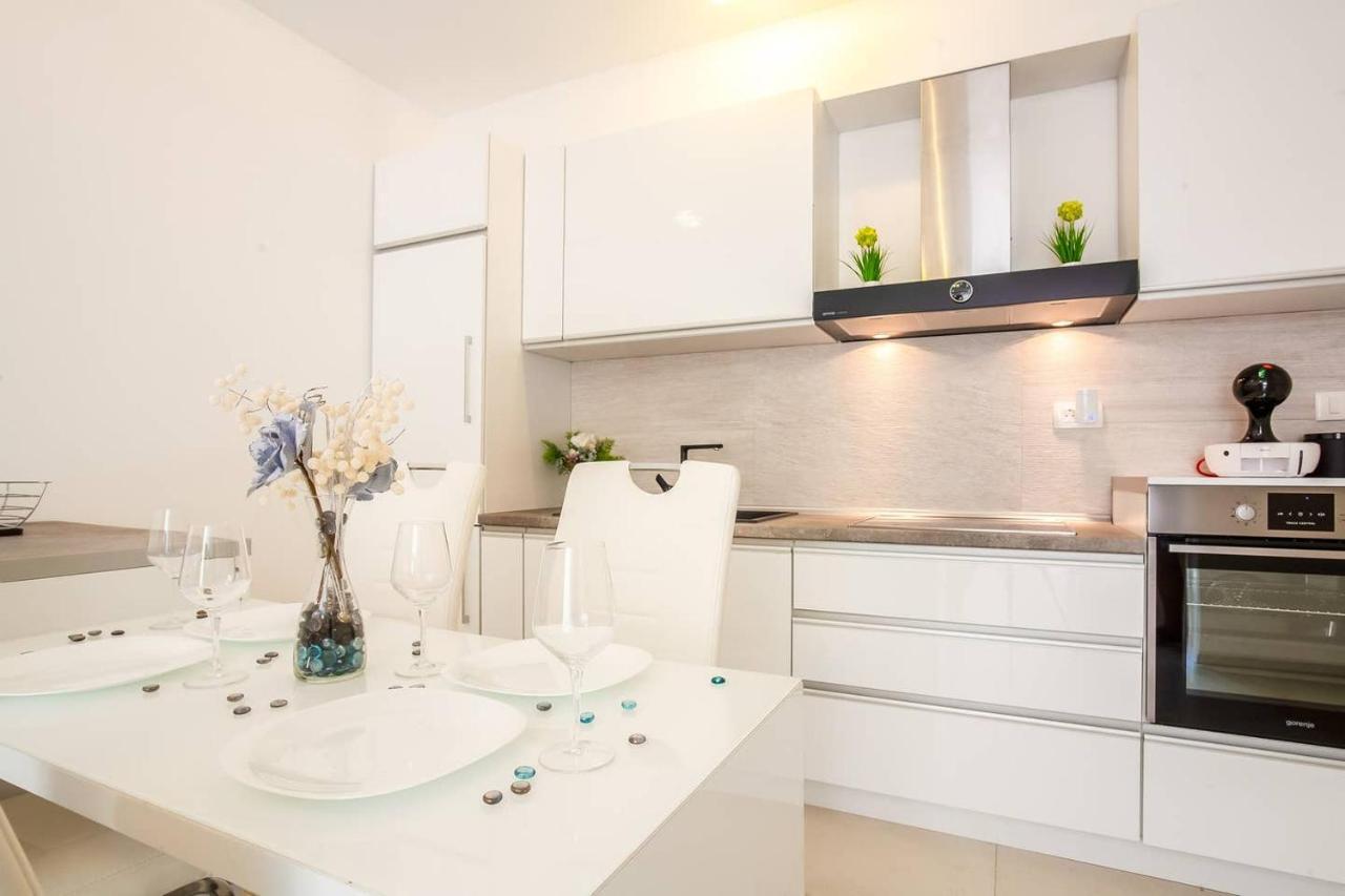 Lux Apartment Teodora Rafailovici Ngoại thất bức ảnh