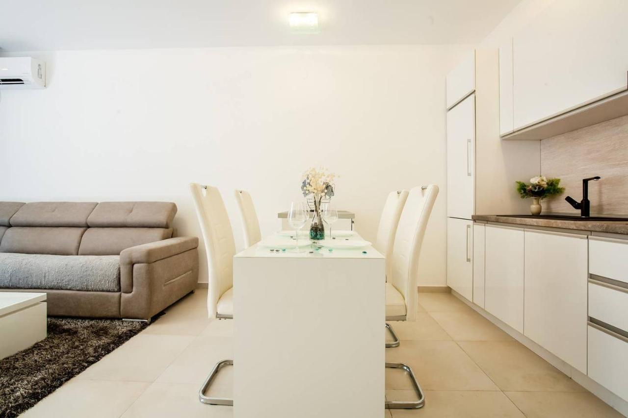 Lux Apartment Teodora Rafailovici Ngoại thất bức ảnh